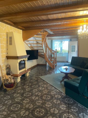 Ferienwohnung "Seeblick" - Wohnzimmer mit Eingangsbereich