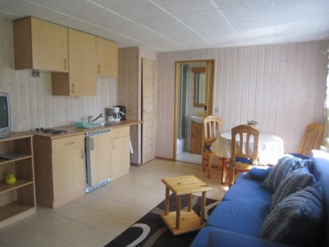 Wohnzimmer des Gartenhauses der Apartmentvermietung